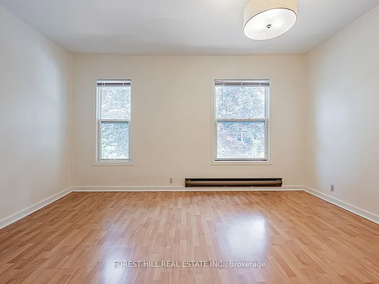 70 Macpherson Ave #UPPER — Photo 5