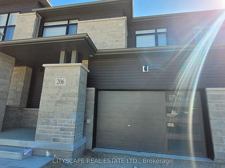 206 Rosanne Cir — Photo 1