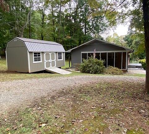 4th image of 928 Blacksnake Rd