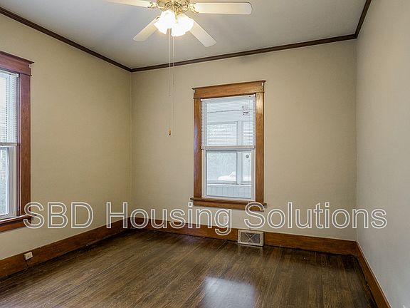 5th image of 521 E Lexington Ave