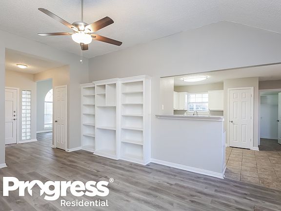 5th image of 833 S Parks Dr