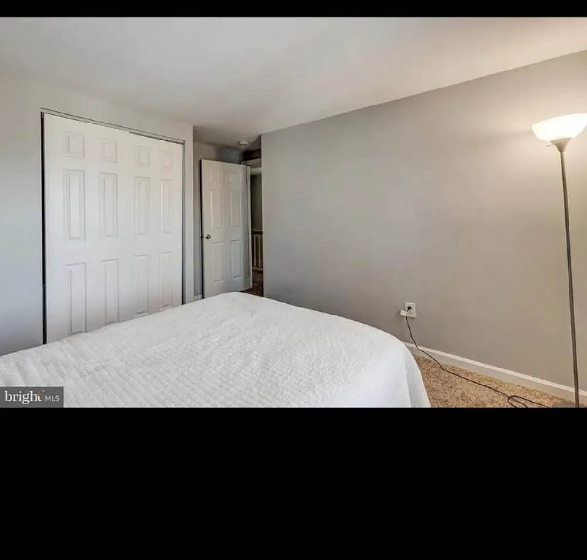 4 bed, 2.5 bath, 1963 sqft, $750 — Photo 1