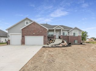 2543 W 3100 N, Farr West, UT 84404