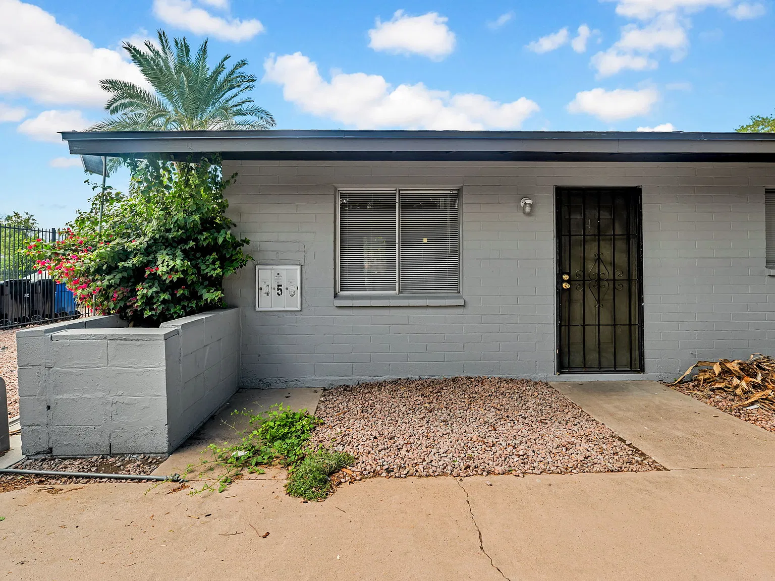 2 bed, 800 sqft, $1,200 — Photo 1