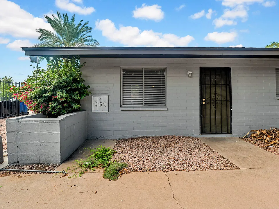 2114 W Morten Ave #1