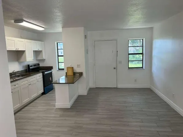 1081 SE Monterey Rd, Stuart, FL