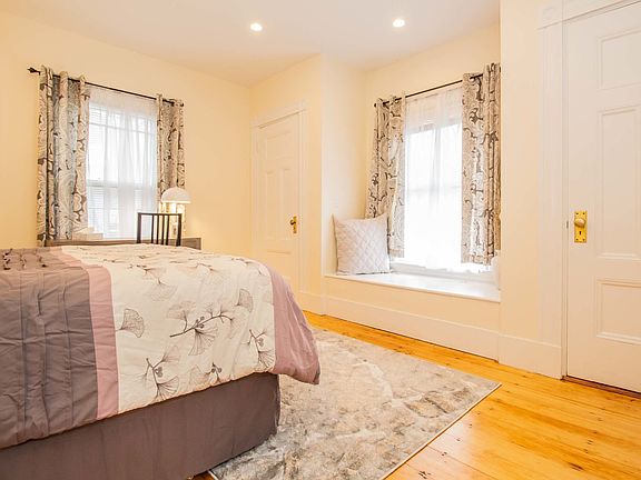 5th image of 14 Chiswick Rd APT 3