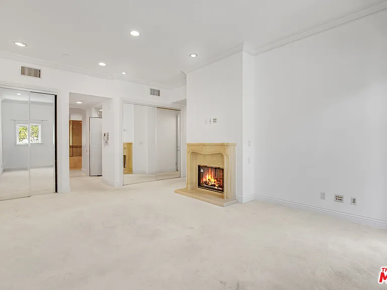 132 S Maple Dr #201 — Photo 19