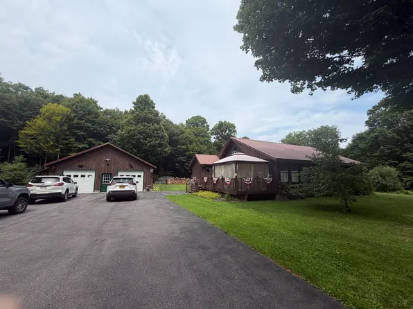 381 Lake Rd, Star Lake, NY 13690