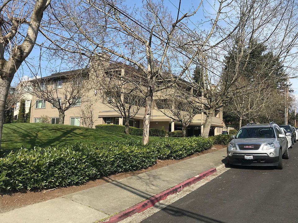 Park North Condominium Street View