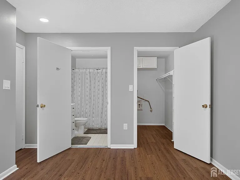 5208 Ravens Crest Dr — Photo 15
