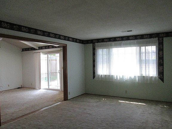 3rd image of 4416 Plantation Dr