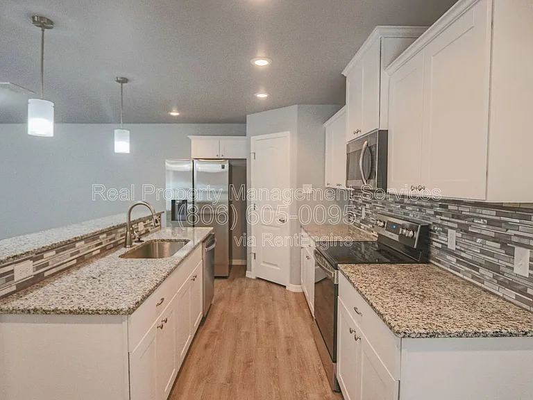 1306 N Clinton Ave #B — Photo 4