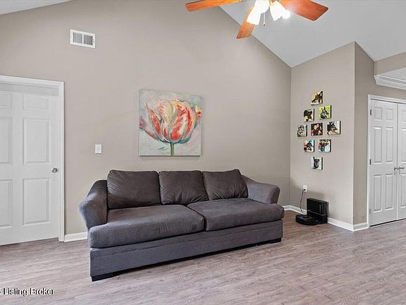5th image of 9205 Pine Lake Dr Unit 202