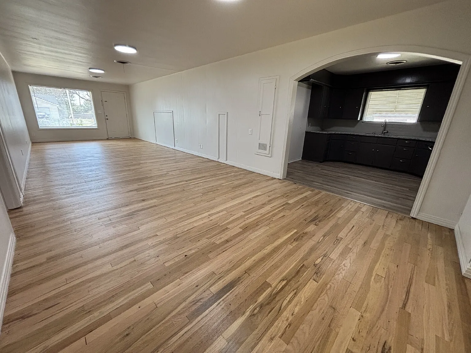 3 bed, 1.0 bath, 1430 sqft, $1,400 — Photo 3
