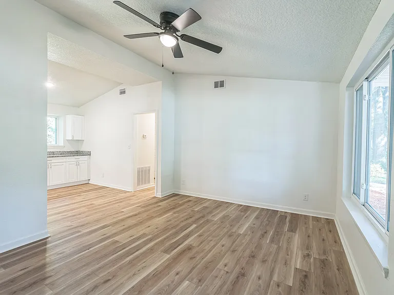 6432 Otelia Cir — Photo 14