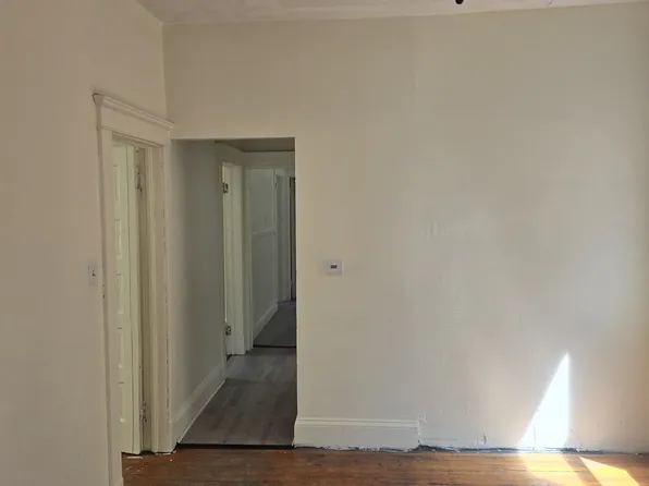 555 1st St #2, Albany, NY 12206