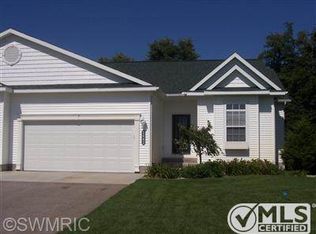 2495 E Turning Leaf Way, Fruitport, MI