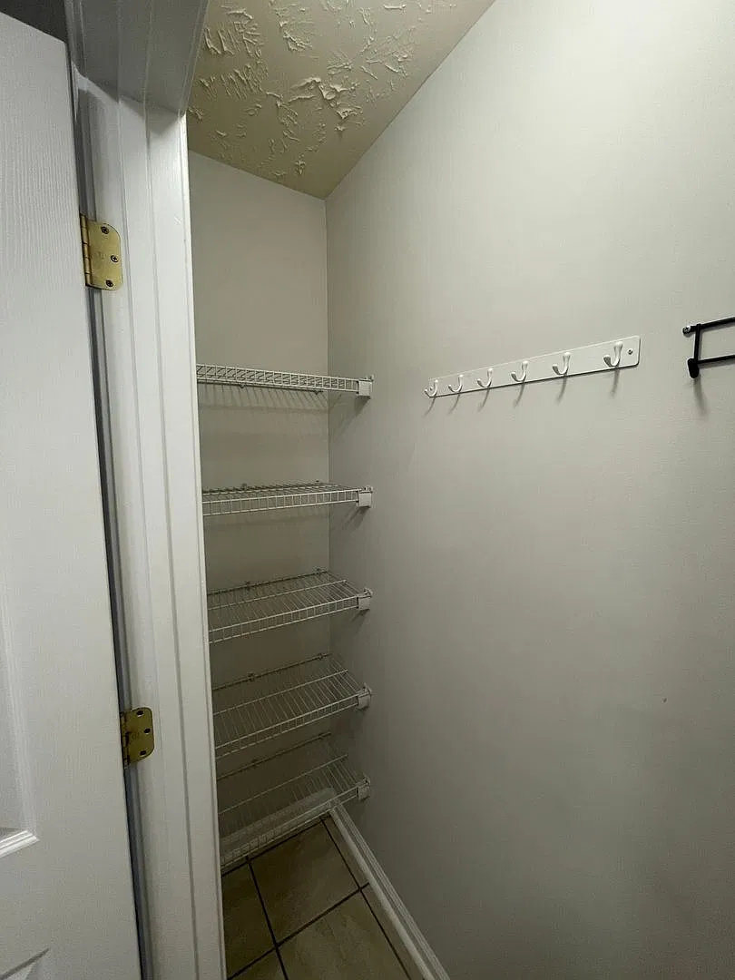 2 Bed, 2 Bath Townhouse — Photo 4