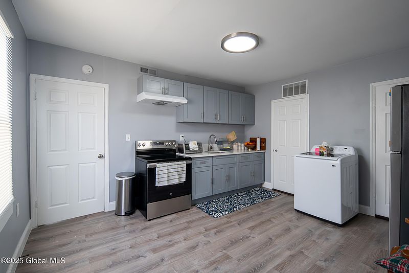 5th image of 105 Hudson Avenue