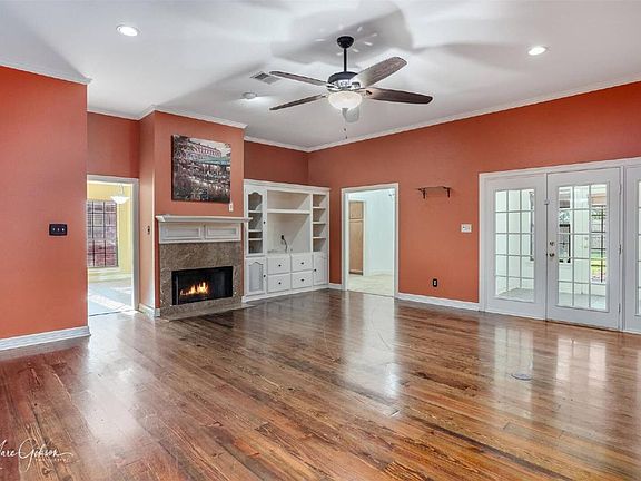 2nd image of 462 Mayfair Ct