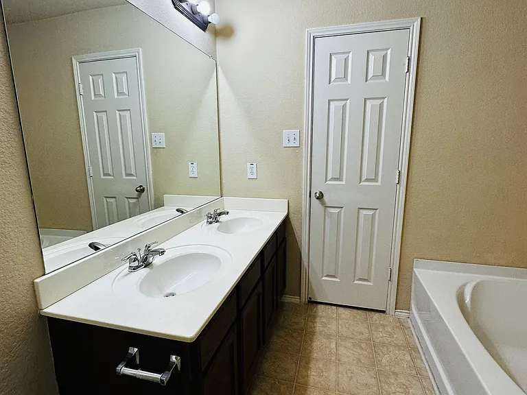 3916 Jeanette Ln — Photo 8