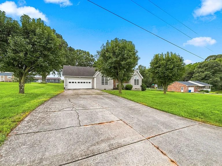 2441 Longford Dr — Photo 14
