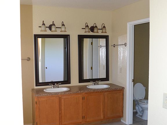 4th image of 3087 W Country Fair Dr