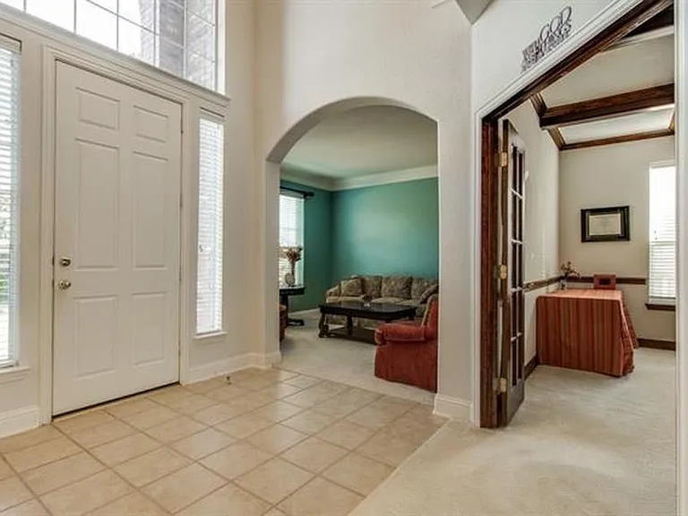 1016 Thorncliff Trl — Photo 6