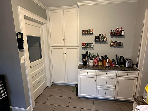 4th image of 4955 Virginia Ave Floor 1