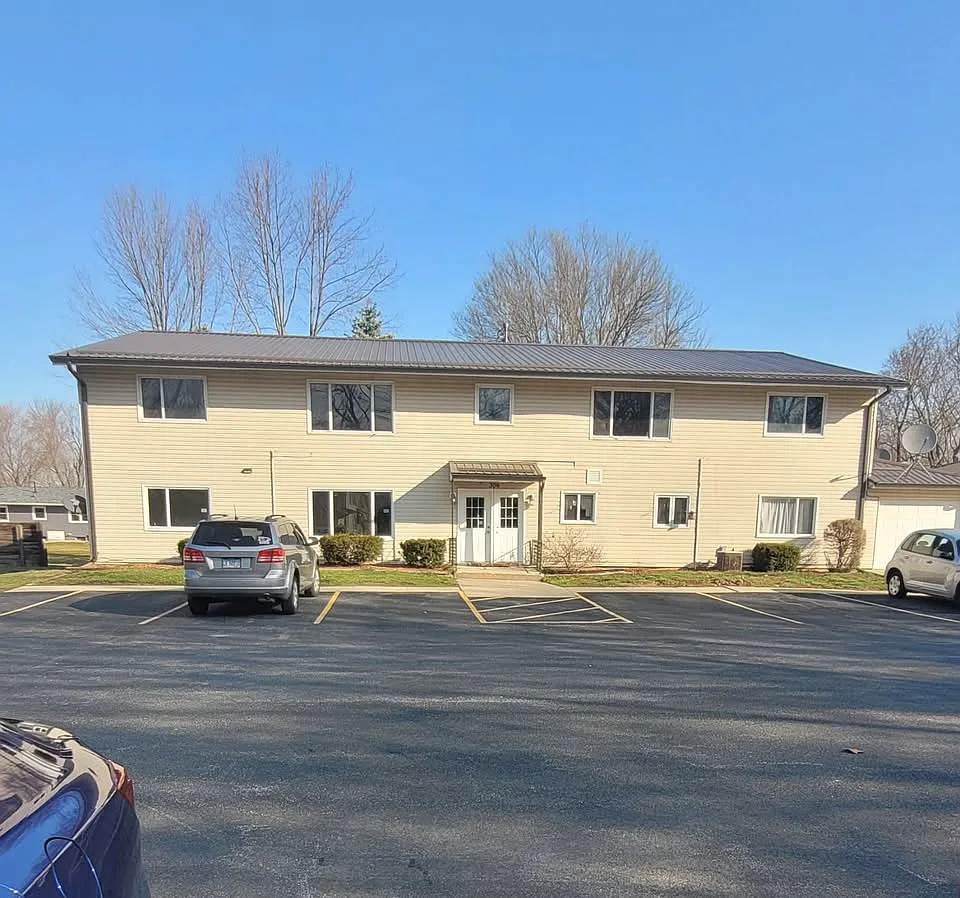 2 bed, $795 — Photo 1