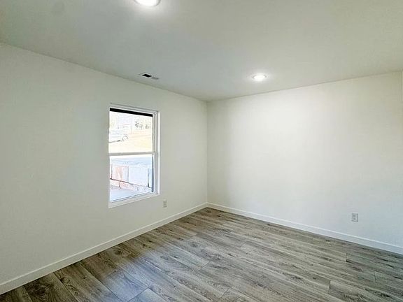 5th image of 142 Andover Rd
