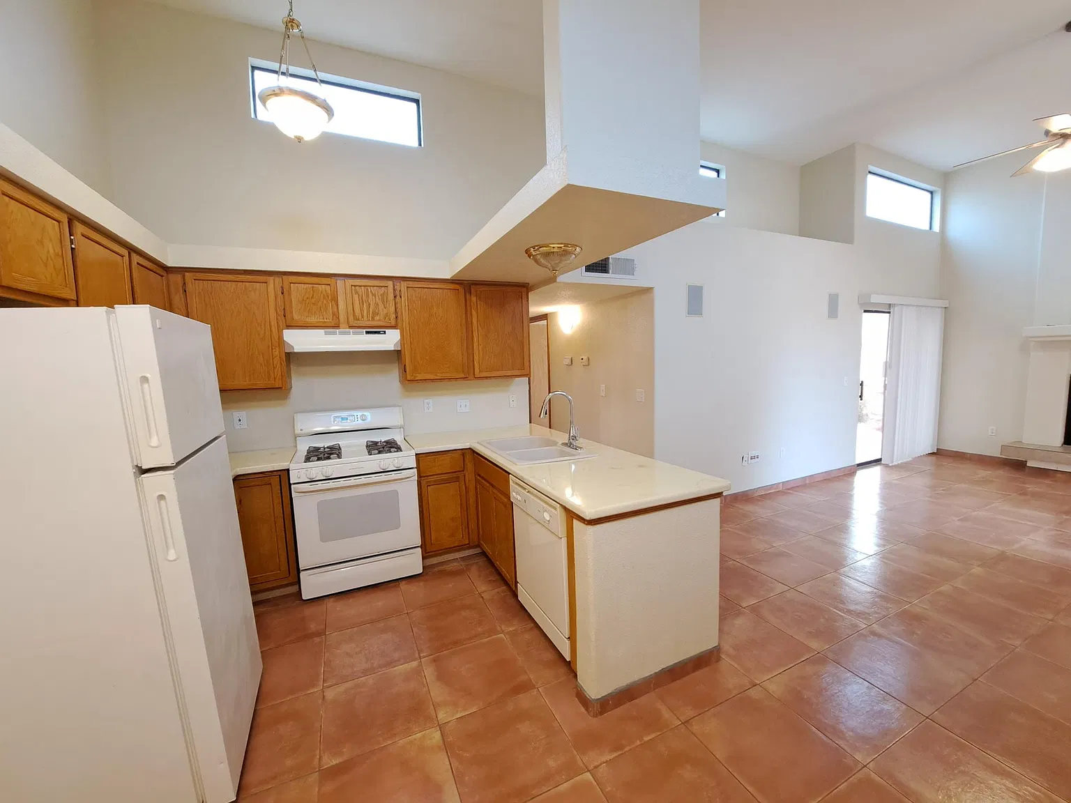 3 bed, 1041 sqft, $1,550 — Photo 4