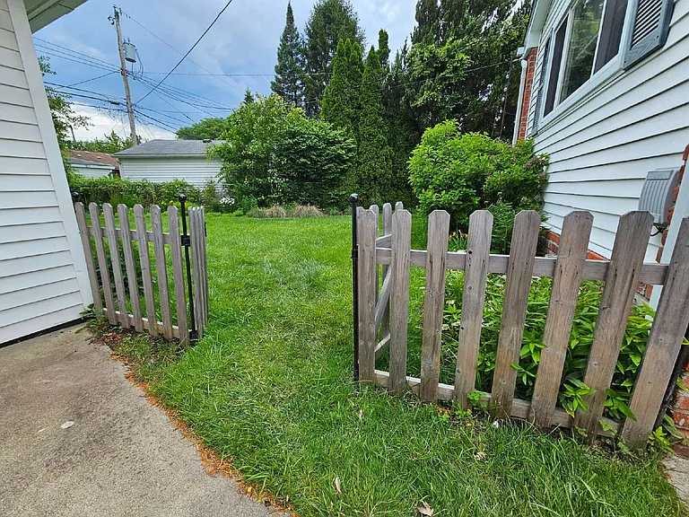 31400 Lyons Cir W — Photo 36