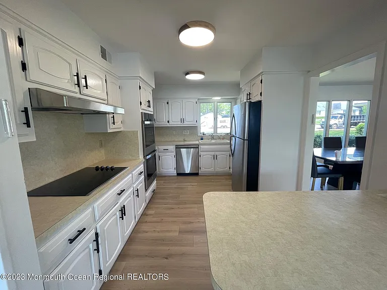 12 Greenbrier Rd — Photo 6