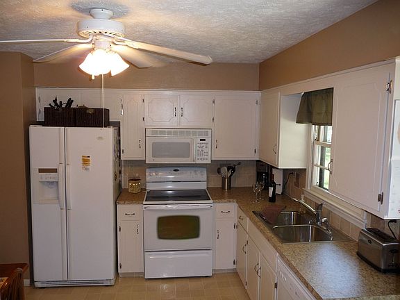 4th image of 5812 N Oaks Blvd