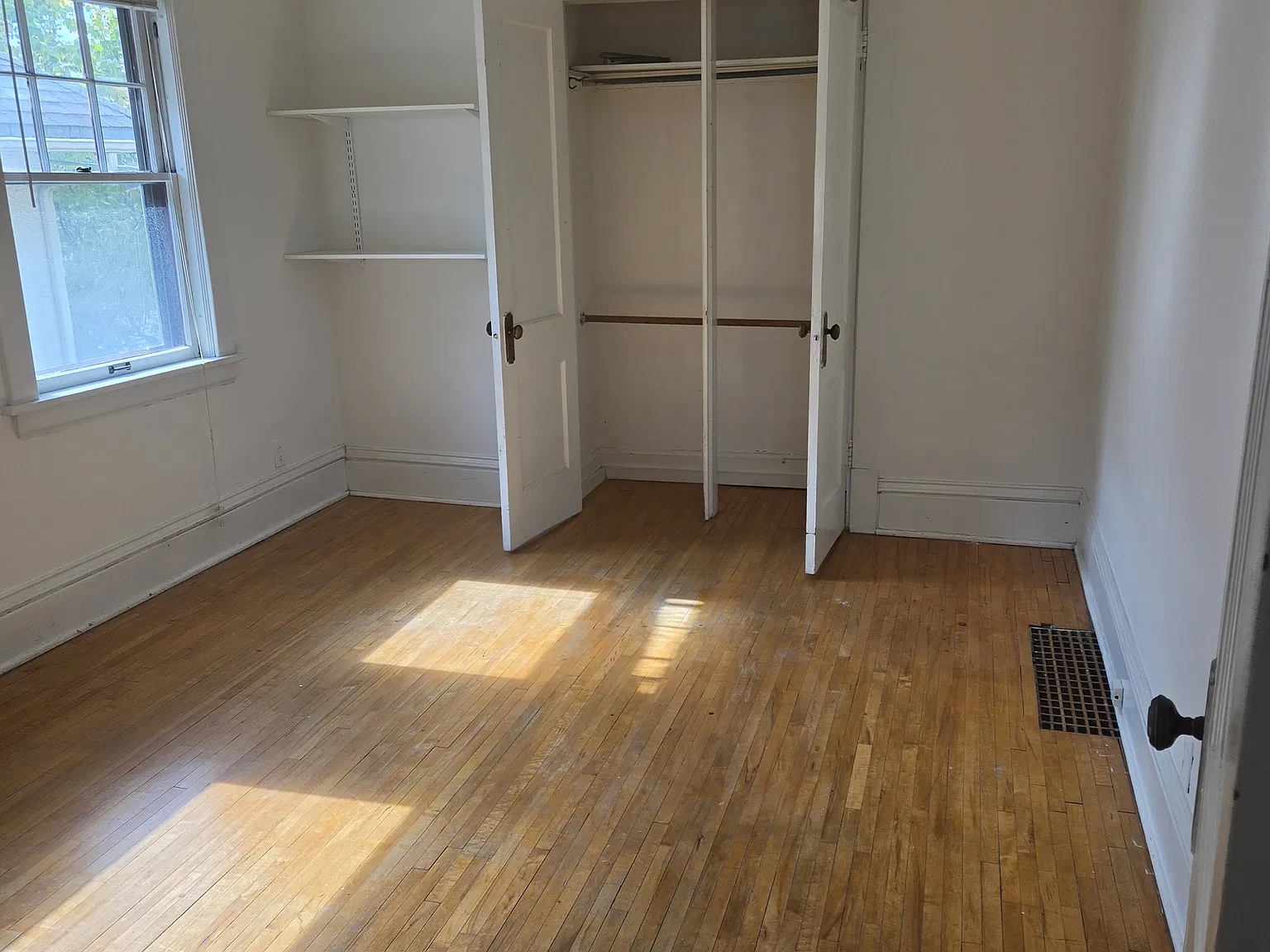 2 bed, 1250 sqft, $1,800 — Photo 2