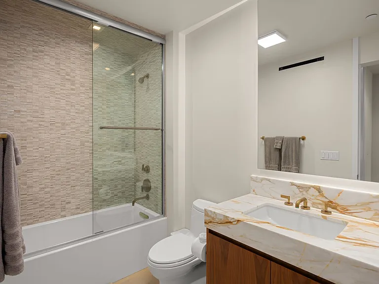 516 Stratford Ct — Photo 26