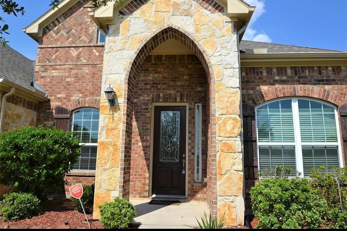 4 bed, 3.5 bath, 3301 sqft, $2,650 — Photo 2