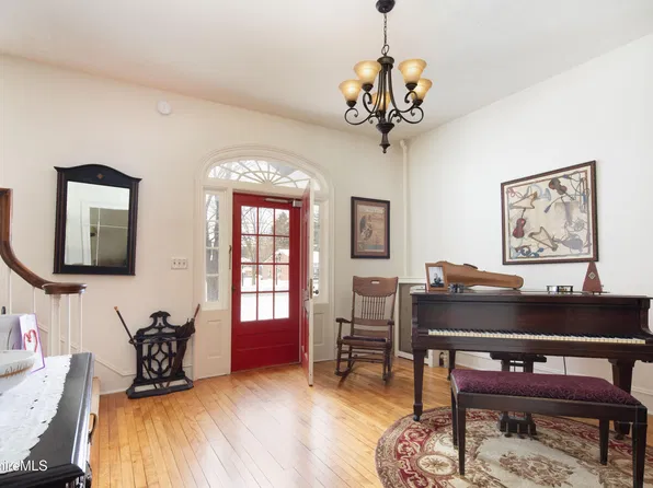 86 Main St, Sheffield, MA 01257