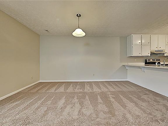3rd image of 256 Monmouth Dr
