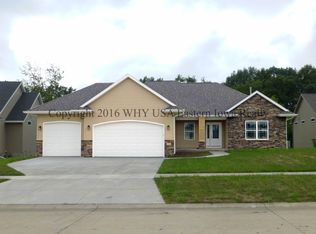 204 Willowood Dr, Hiawatha, IA 52233