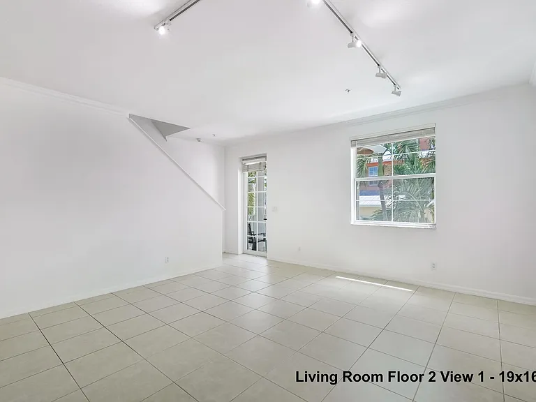 4229 E Main St — Photo 4