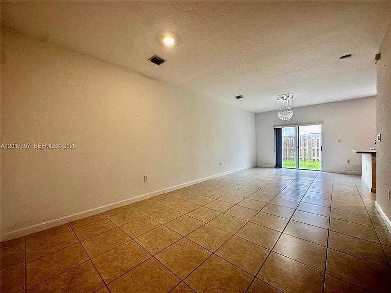 2685 SE 13th Ct — Photo 3