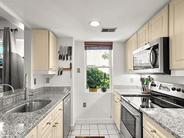1727 R St NW #404 — Photo 14
