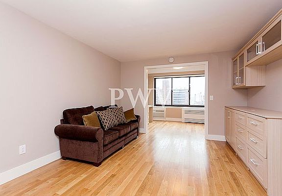 4th image of 784 Columbus Ave APT 14N