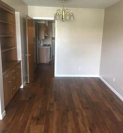 5th image of 814 Imperial Dr