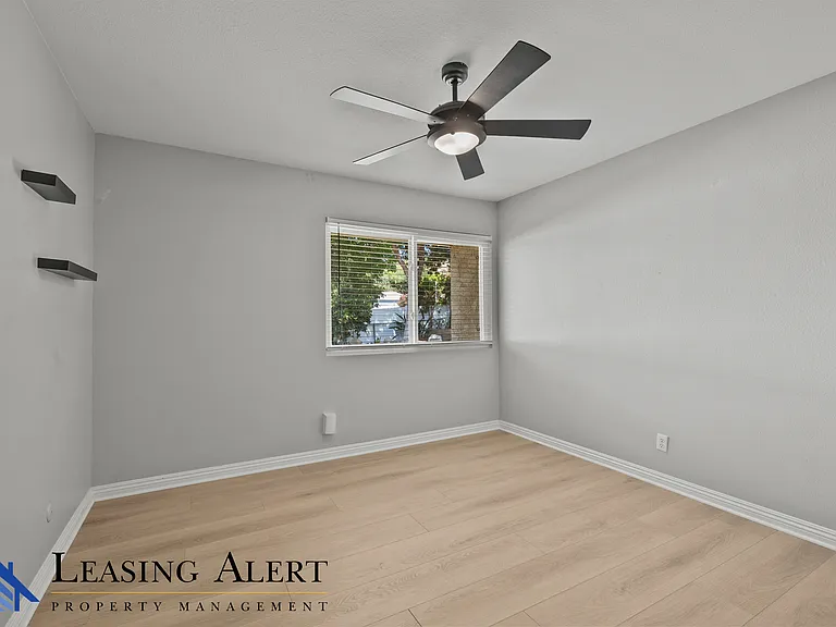 28031 Meadowcreek Rd — Photo 16