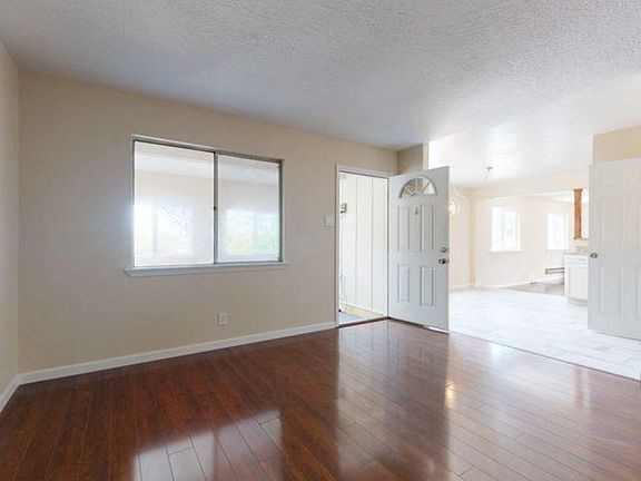 5th image of 12437 Grand Ct NE