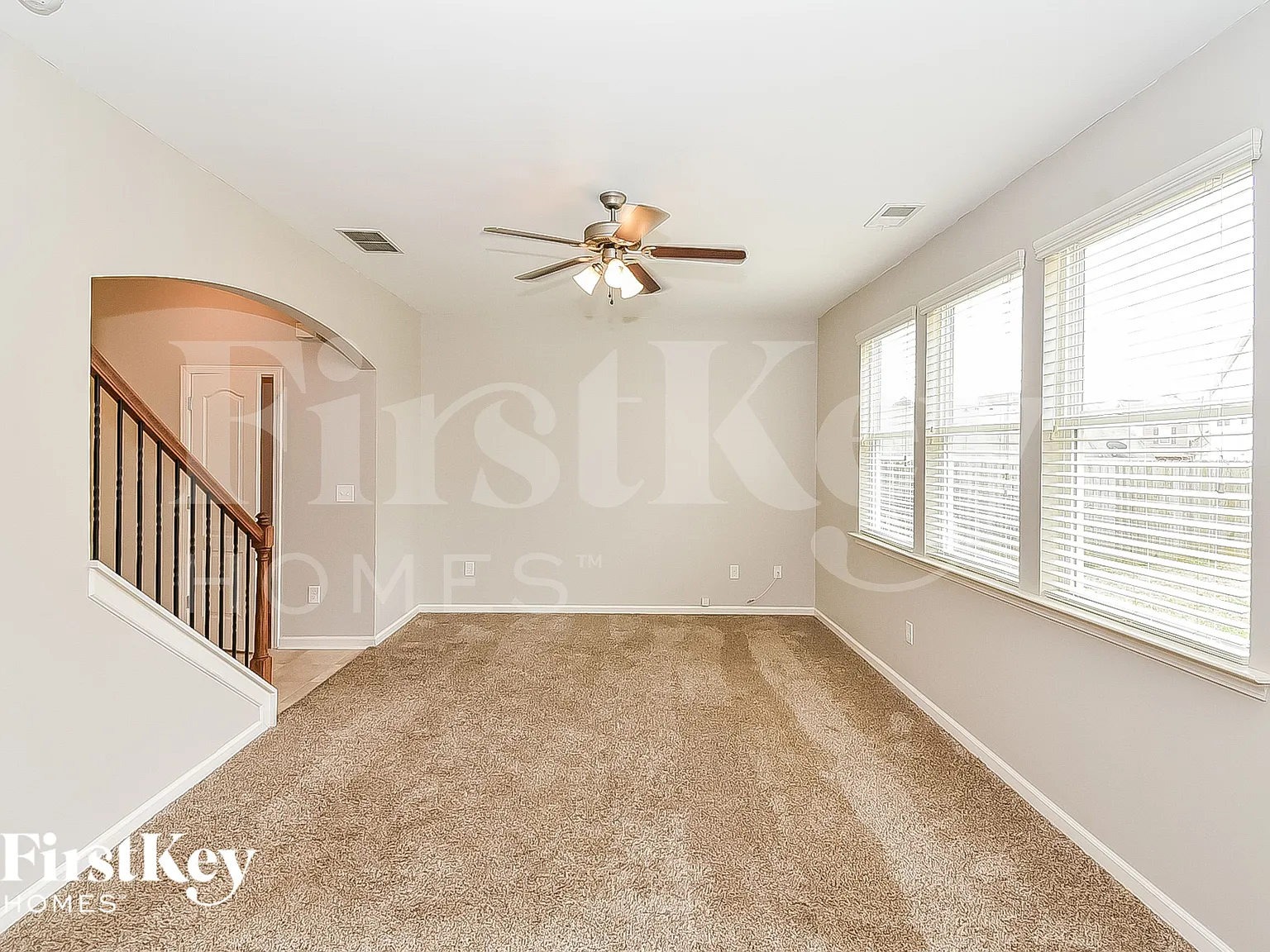 3 bed, 2.5 bath, 1383 sqft, $1,910 — Photo 3